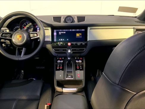 Used 2025 Porsche Macan image 14