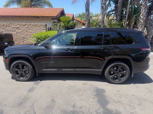 Used 2023 Jeep Grand Cherokee L Altitude AWD/4WD image 10