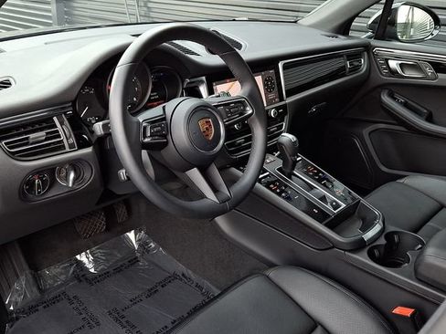 Certified 2026 Porsche Macan AWD/4WD image 4
