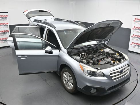 Used 2017 Subaru Outback 2.5i Premium AWD/4WD image 25
