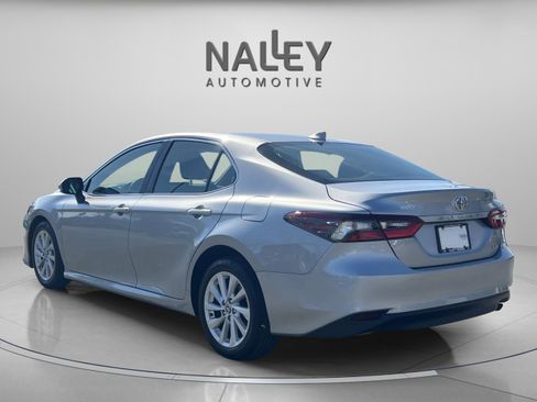 Used 2022 Toyota Camry LE image 4