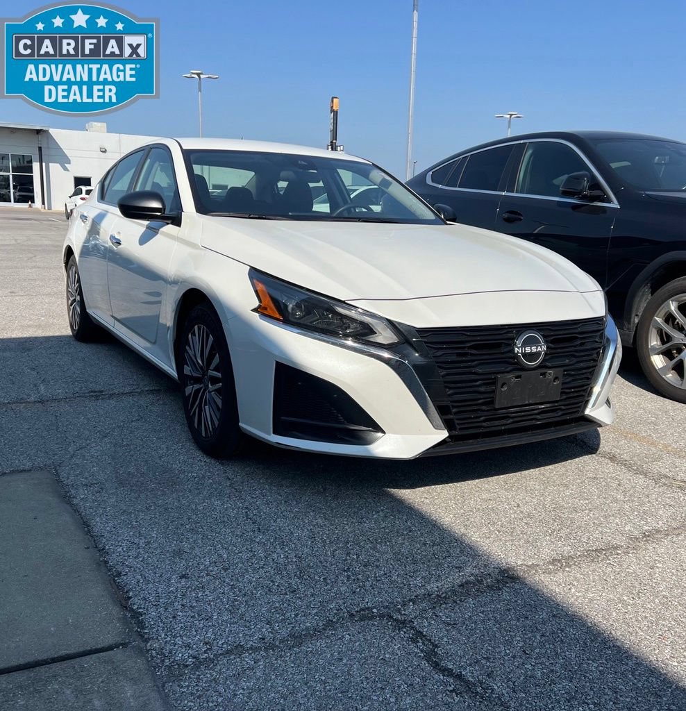 Used 2024 Nissan Altima 2.5 SV FWD image 1