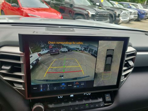 Used 2025 Toyota Tundra Limited AWD/4WD image 18