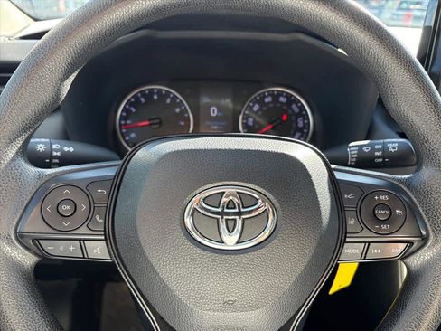 Used 2020 Toyota RAV4 LE image 19