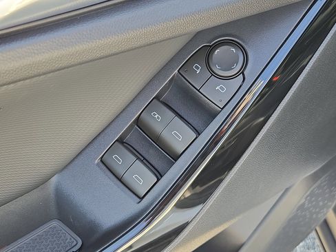 New 2026 Chevrolet Equinox LT w/ Safety and Technology Package FWD image 19