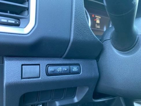 Used 2023 Nissan Frontier SV AWD/4WD image 18