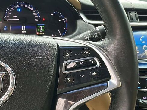 Used 2014 Cadillac XTS Luxury image 32