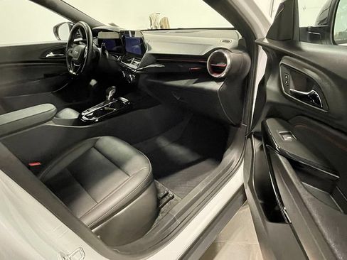Used 2025 Chevrolet Trax RS FWD image 26