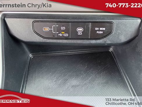 Used 2025 Kia Carnival FWD image 20