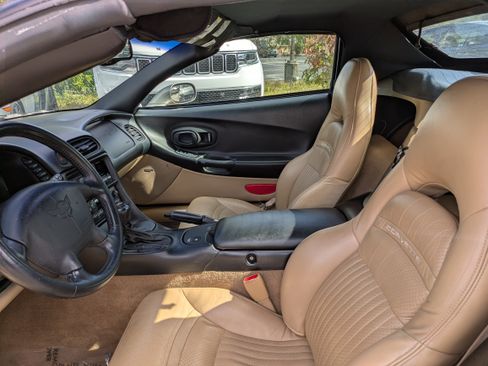 Used 2002 Chevrolet Corvette Convertible w/ Preferred Equipment Group2 image 17