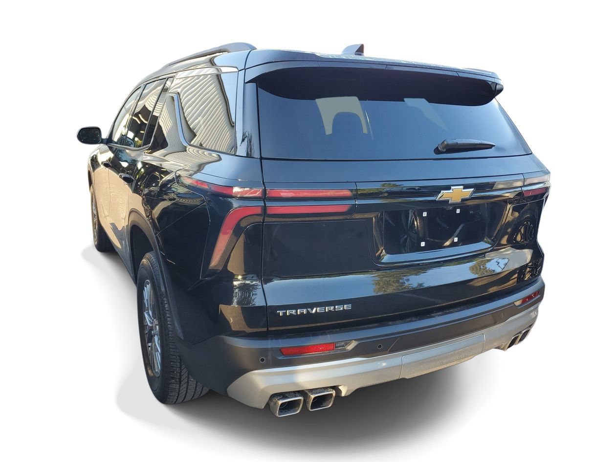 Used 2026 Chevrolet Traverse LT FWD image 3