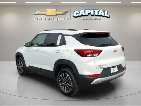 Used 2025 Chevrolet TrailBlazer LT AWD/4WD image 4
