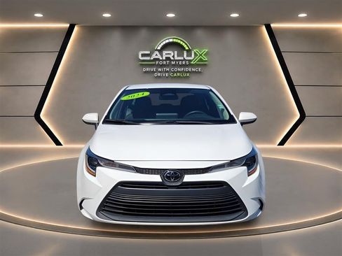 Used 2024 Toyota Corolla LE FWD image 2