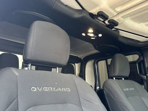 Used 2023 Jeep Gladiator Overland image 19