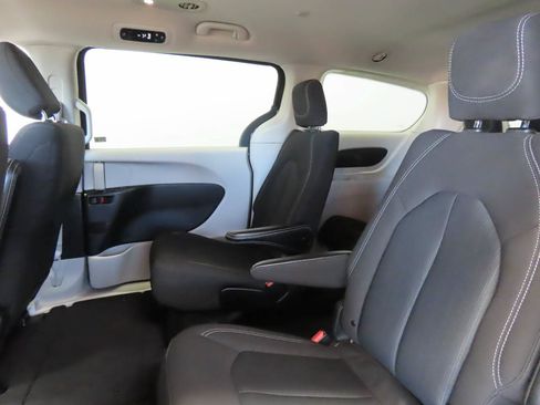 Used 2023 Chrysler Voyager LX FWD image 14