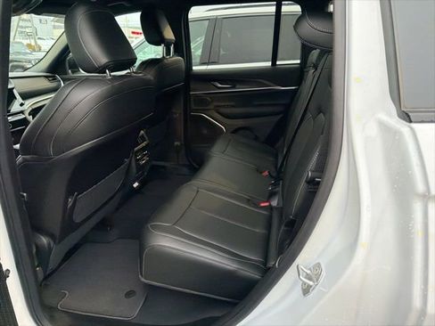 New 2026 Jeep Grand Cherokee Limited AWD/4WD image 11