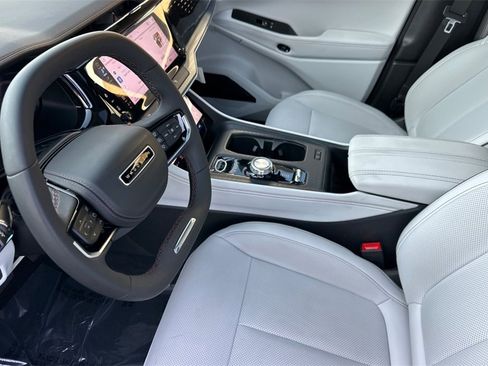 Used 2025 Jeep Wagoneer S Limited image 10