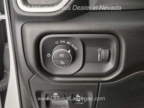 Used 2022 RAM 1500 Big Horn AWD/4WD image 38