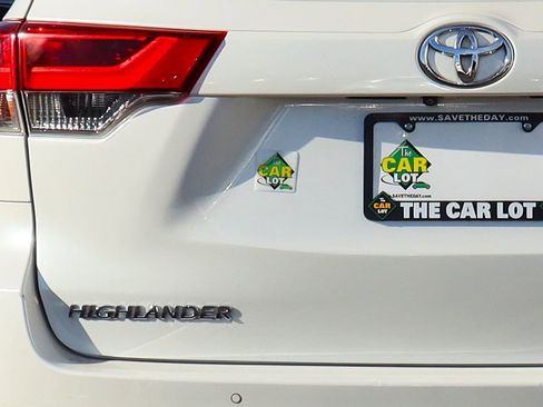 Used 2019 Toyota Highlander Limited image 19