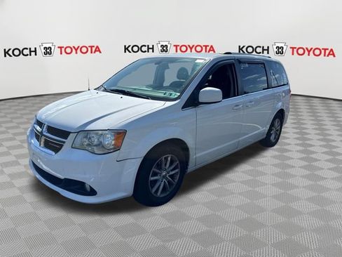 Used 2018 Dodge Grand Caravan SXT FWD image 3