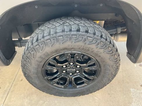 Used 2023 Chevrolet Silverado 1500 ZR2 w/ Technology Package AWD/4WD image 27