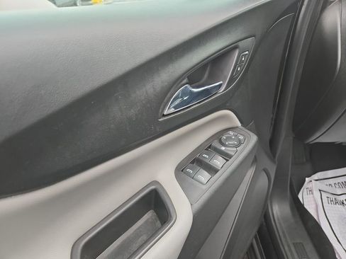Used 2020 Chevrolet Equinox LS image 11