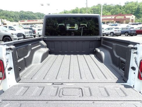 New 2025 Jeep Gladiator Sport image 7