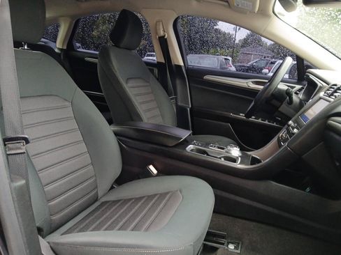 Used 2020 Ford Fusion SE FWD image 18