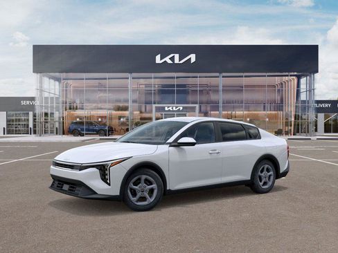 New 2025 Kia K4 LXS image 3