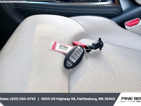 Used 2024 Nissan Armada SL w/ Captain's Chairs Package image 9