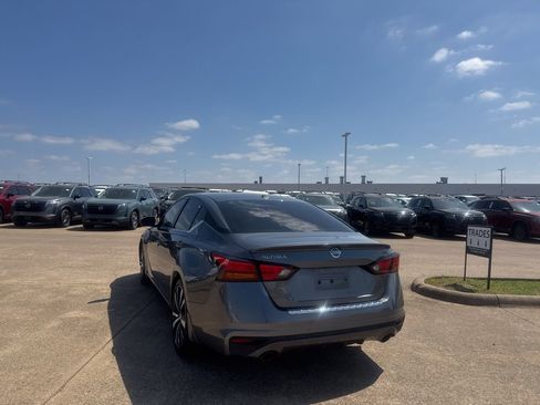 Certified 2021 Nissan Altima 2.5 SR w/ SR Premium Package image 15