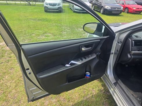 Used 2017 Toyota Camry SE FWD image 15