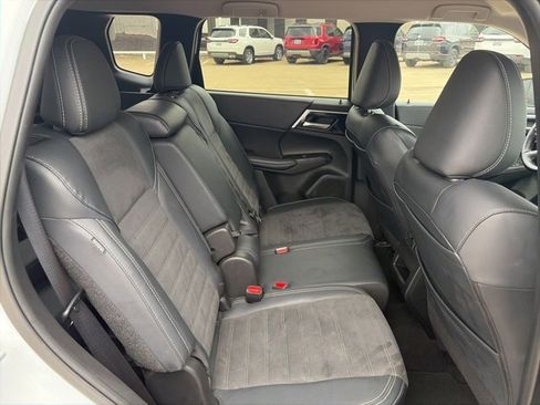 Used 2024 Mitsubishi Outlander SE image 8