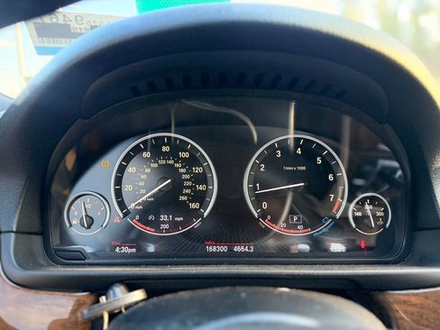 Used 2013 BMW 550i xDrive Sedan image 24