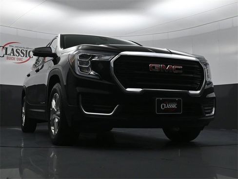 Used 2024 GMC Terrain SLE image 27