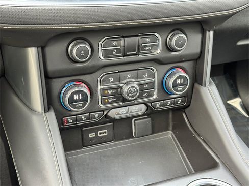 Used 2023 Chevrolet Suburban Premier image 26