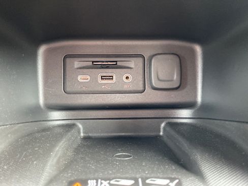 Used 2023 Chevrolet Equinox Premier AWD/4WD image 35