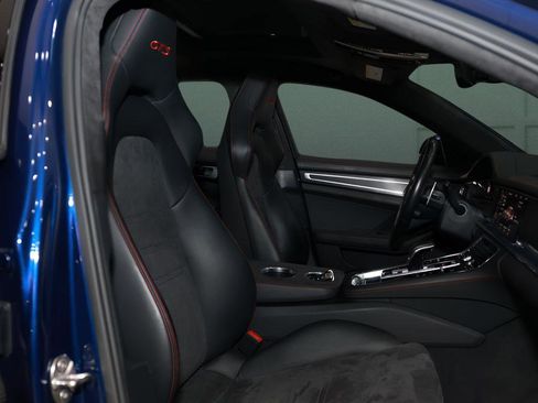 Used 2021 Porsche Panamera GTS w/ Premium Package image 18
