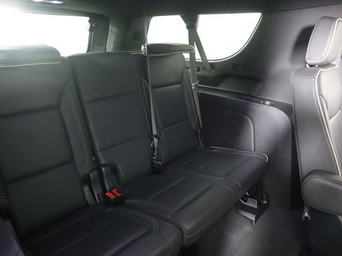 Used 2023 Chevrolet Suburban Premier image 36