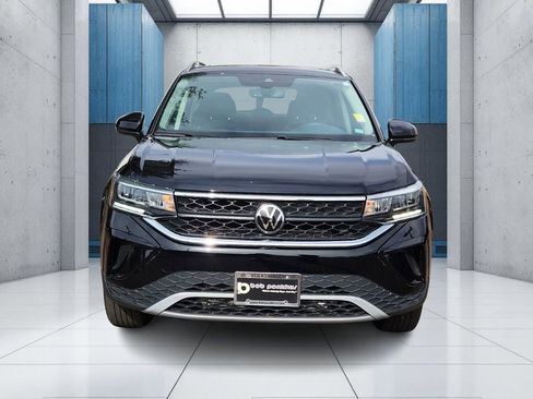 Used 2024 Volkswagen Taos SE image 25