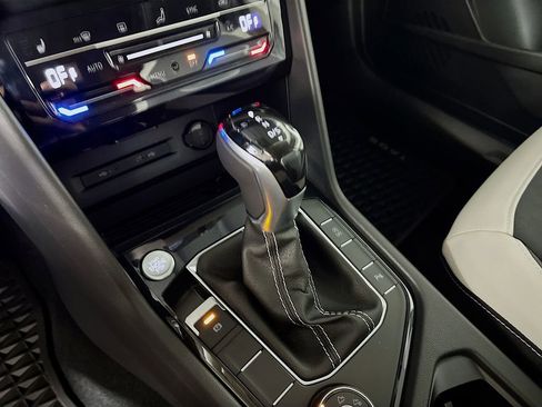 New 2025 Volkswagen Taos SE image 17