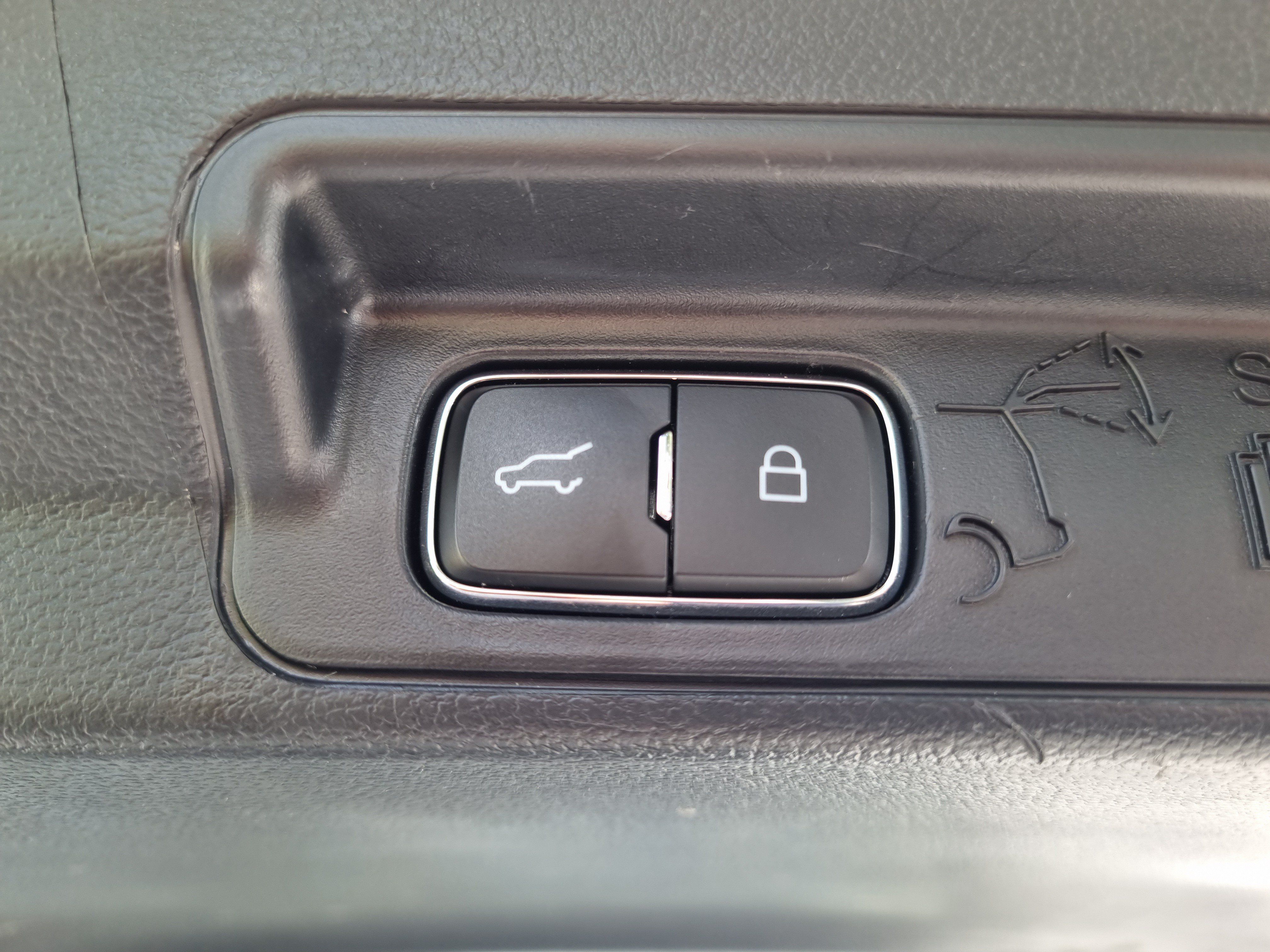 Used 2025 Ford Explorer Active AWD/4WD image 13