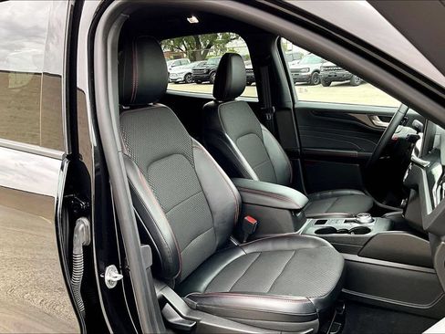 Used 2023 Ford Escape ST-Line w/ Tech Pack #1 AWD/4WD image 7