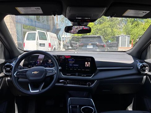 Used 2025 Chevrolet Equinox LT AWD/4WD image 33