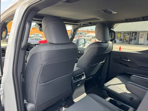 Used 2026 Lexus GX 550 w/ Accessory Package (2T) AWD/4WD image 27