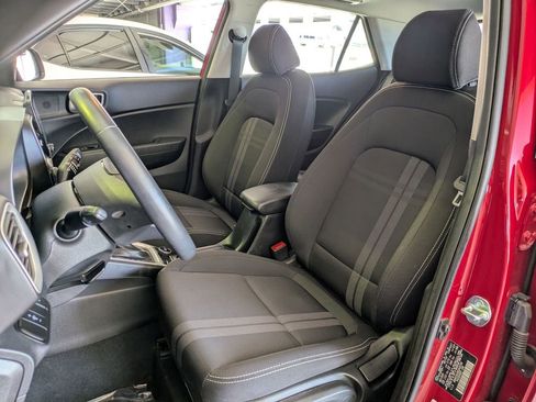 Used 2025 Hyundai Venue SEL FWD image 23
