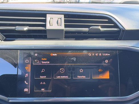 Certified 2025 Audi Q3 2.0T Premium image 18