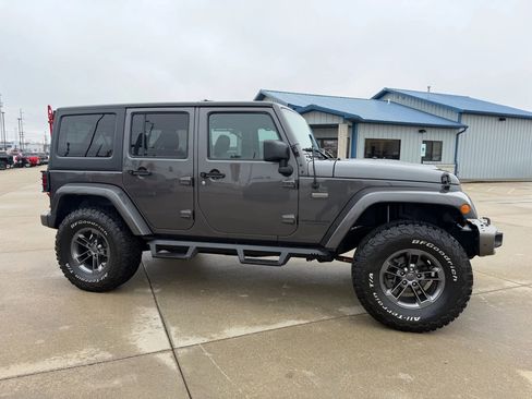 Used 2017 Jeep Wrangler Unlimited Sahara image 19