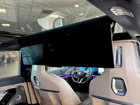 Used 2025 BMW 760i xDrive w/ Executive Package image 19