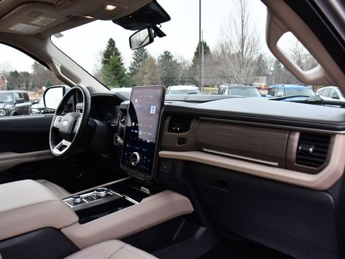 Used 2023 Ford Expedition Max Limited image 14
